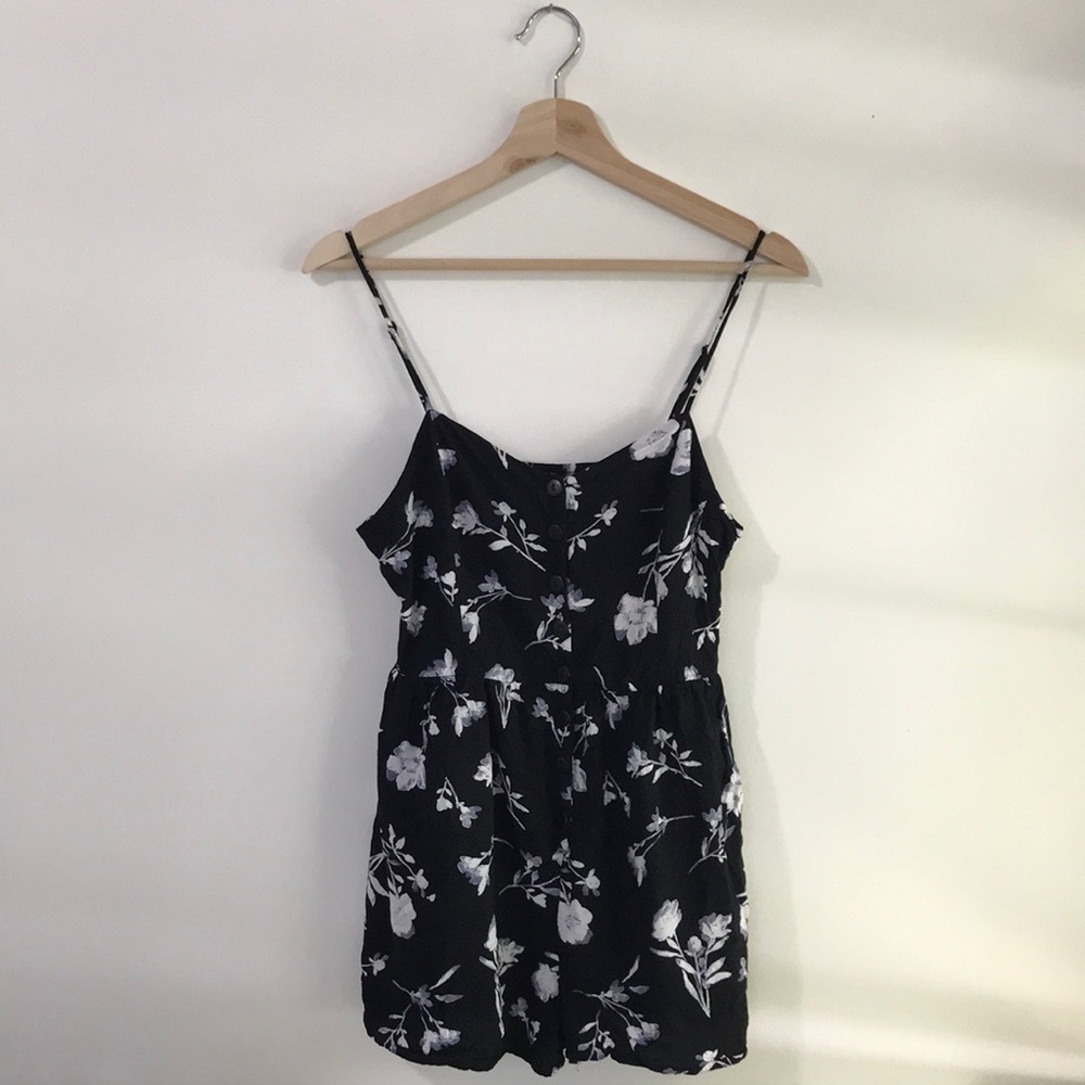 Urban Outfitters | Romper, size m